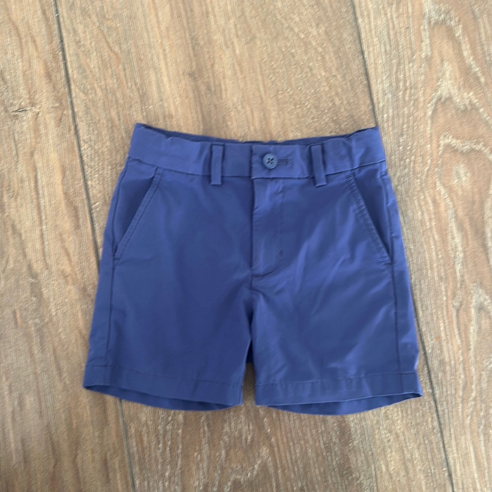 Vineyard vine boys shorts. Size 3x. Color navy.